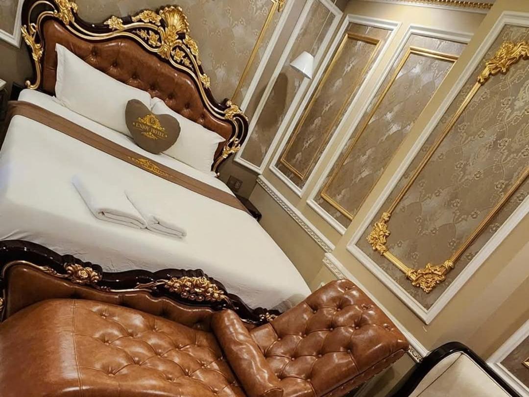 Rosa Khách sạn tình yêu *